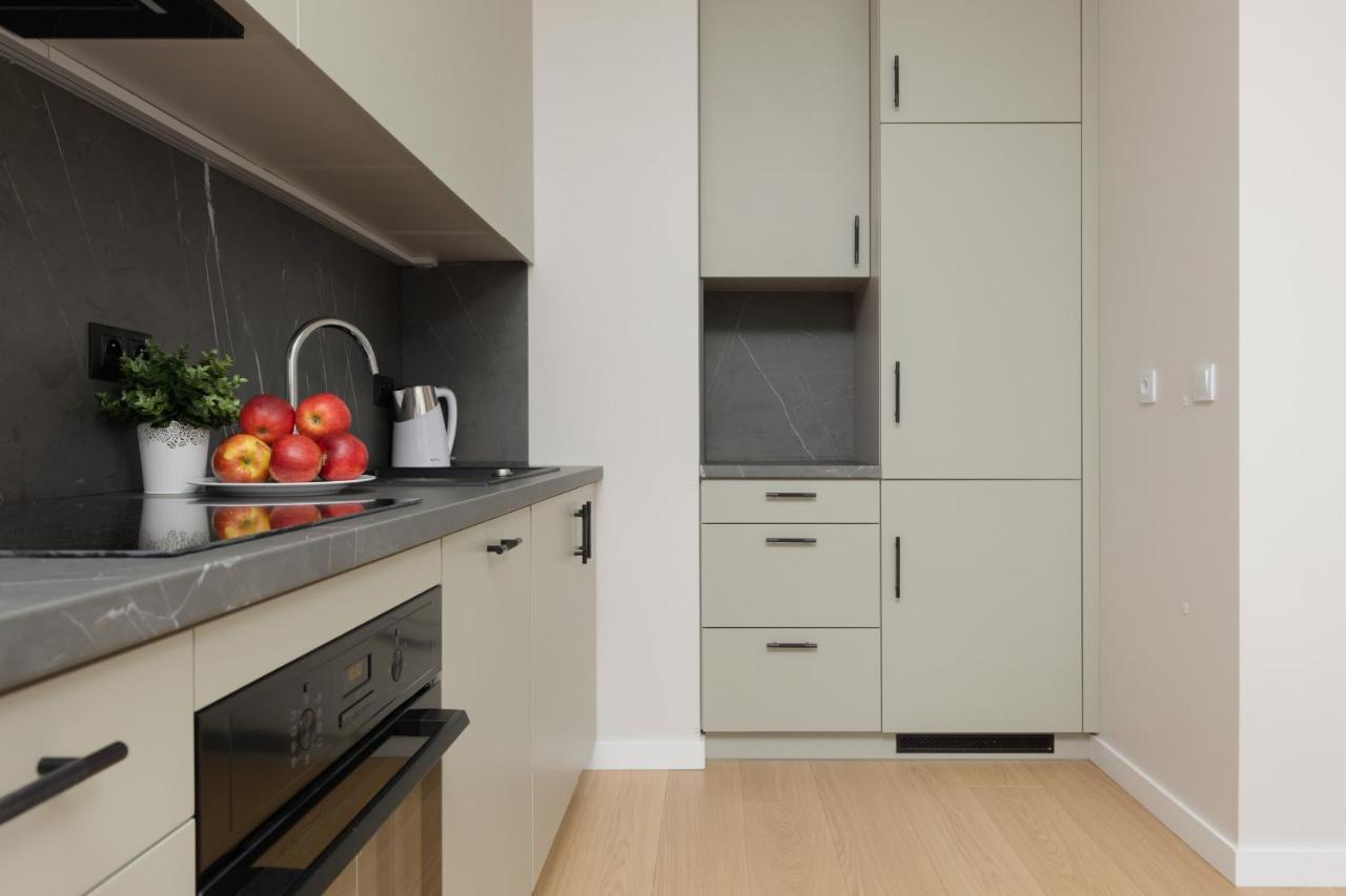 Wola Spacious Flat With Air Conditioning & Balcony By Noclegi Renters Warsaw Exterior photo