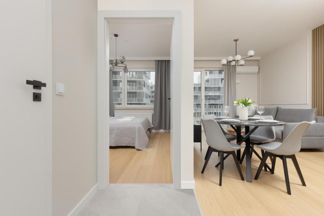 Wola Spacious Flat With Air Conditioning & Balcony By Noclegi Renters Warsaw Exterior photo
